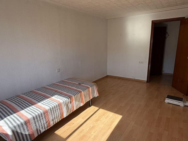 Piso de 4 habitaciones en Canals en venta - 95.000 € (Ref: 10094634)