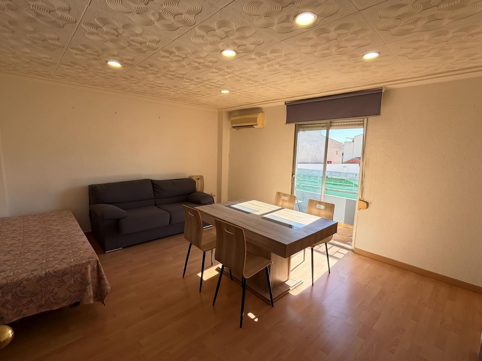 Piso de 4 habitaciones en Canals en venta - 95.000 € (Ref: 10094634)