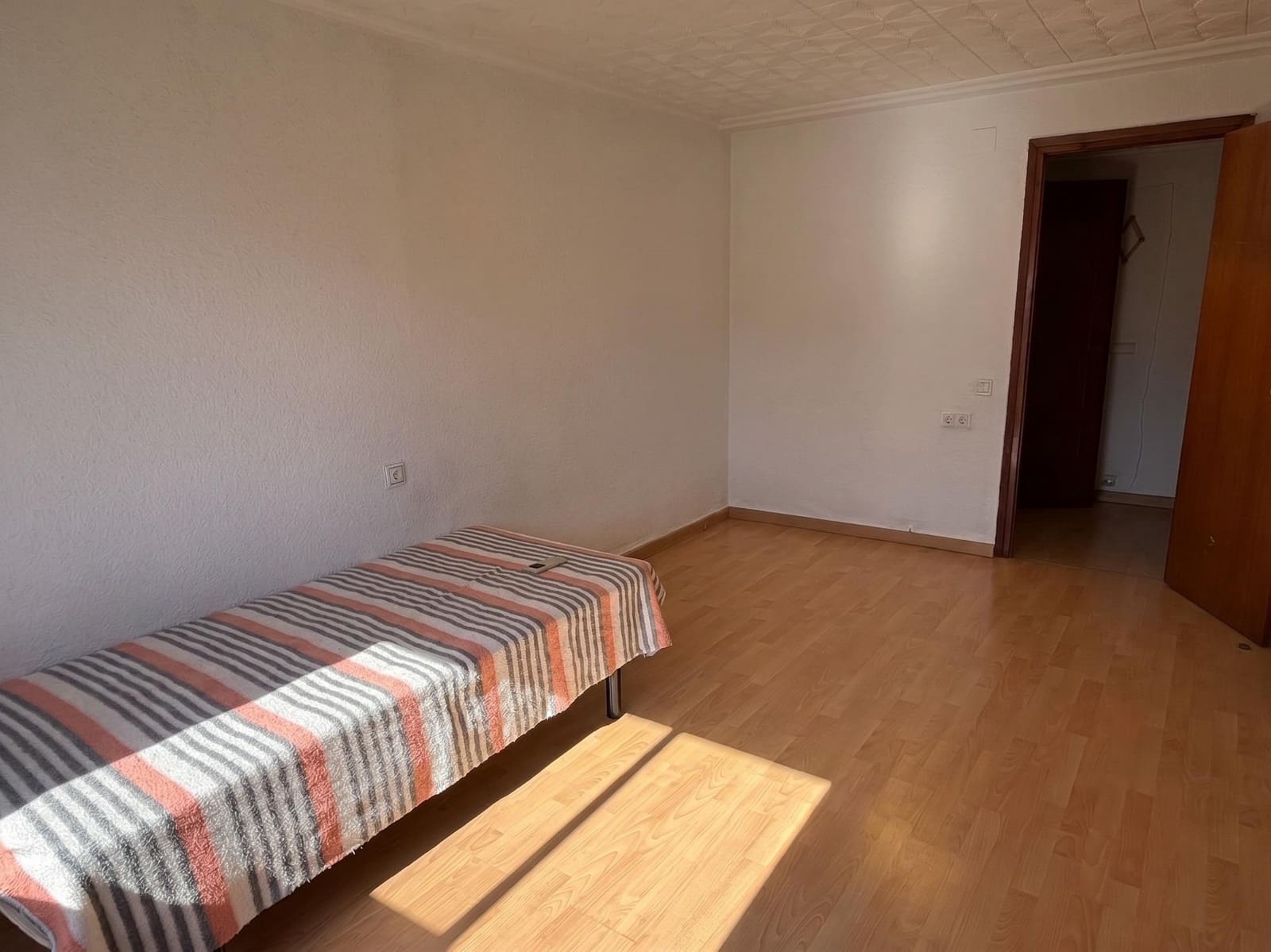 Piso de 4 habitaciones en Canals en venta - 95.000 € (Ref: 10094634)