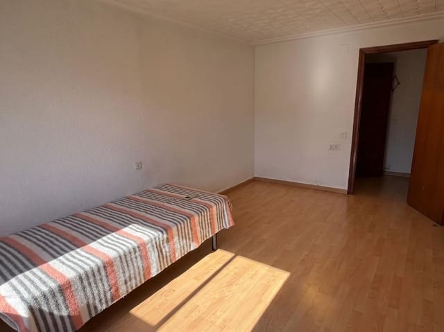 Piso de 4 habitaciones en Canals en venta - 95.000 € (Ref: 10094634)