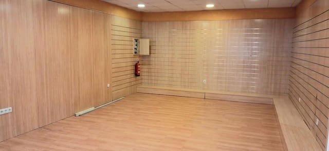 Local Commercial à louer à Alicante ville - 900 € (Ref: 10098411)