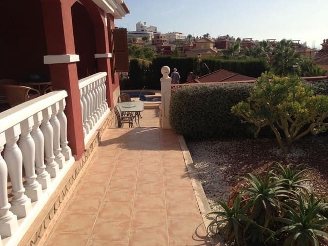 Chalet de 3 habitaciones en Finestrat en alquiler con piscina - 3.490 € (Ref: 10100442)