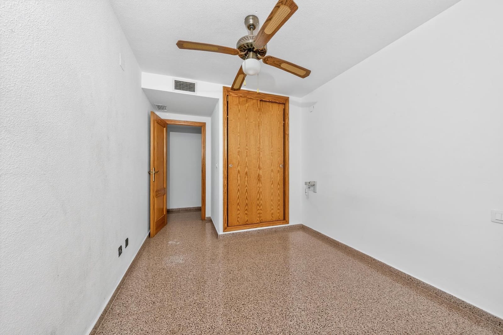 2 chambre Penthouse à vendre à Alicante ville avec garage - 220 000 € (Ref: 10115876)