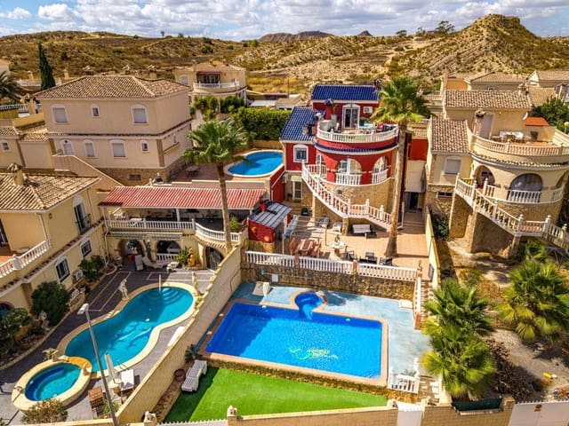 7 slaapkamer Villa te koop in Monforte del Cid met zwembad - € 770.000 (Ref: 10115877)
