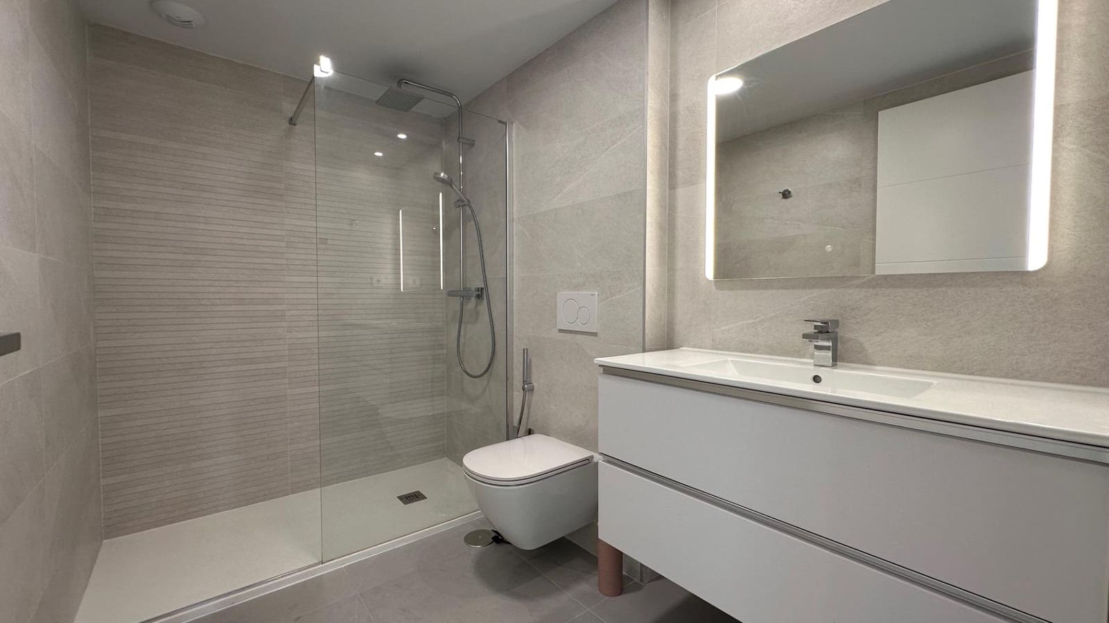 2 bedroom Apartment for rent in Finestrat with pool garage - € 1,850 (Ref: 10131996)
