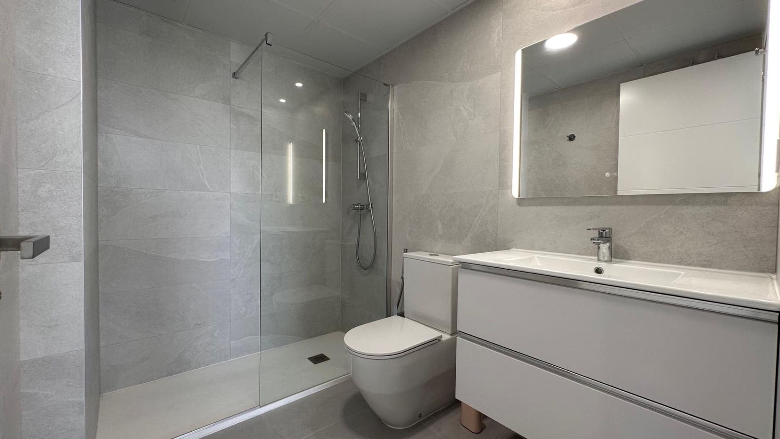 2 bedroom Apartment for rent in Finestrat with pool garage - € 1,850 (Ref: 10131996)
