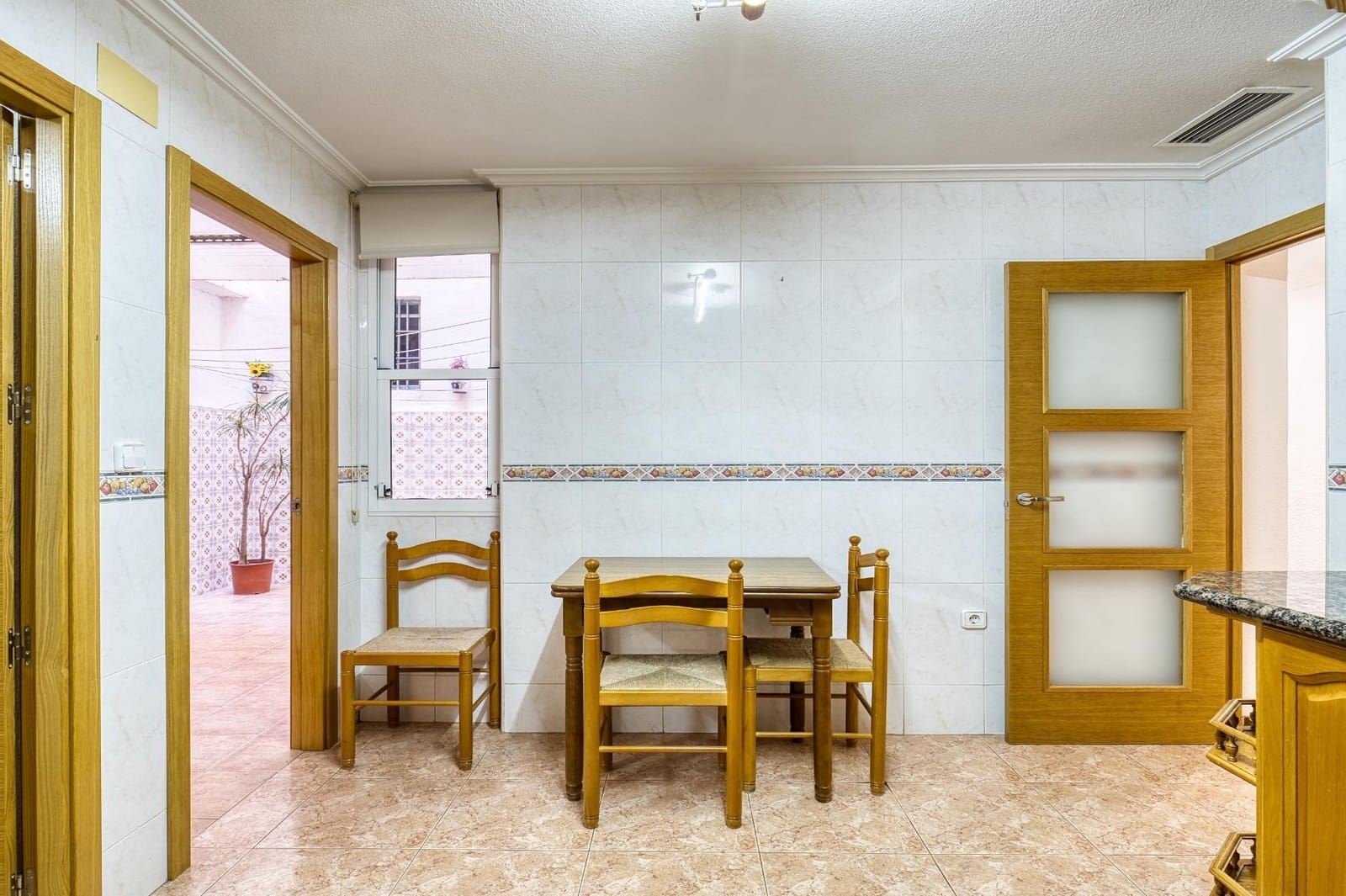 3 bedroom Flat for sale in Elche / Elx with garage - € 155,000 (Ref: 10131998)