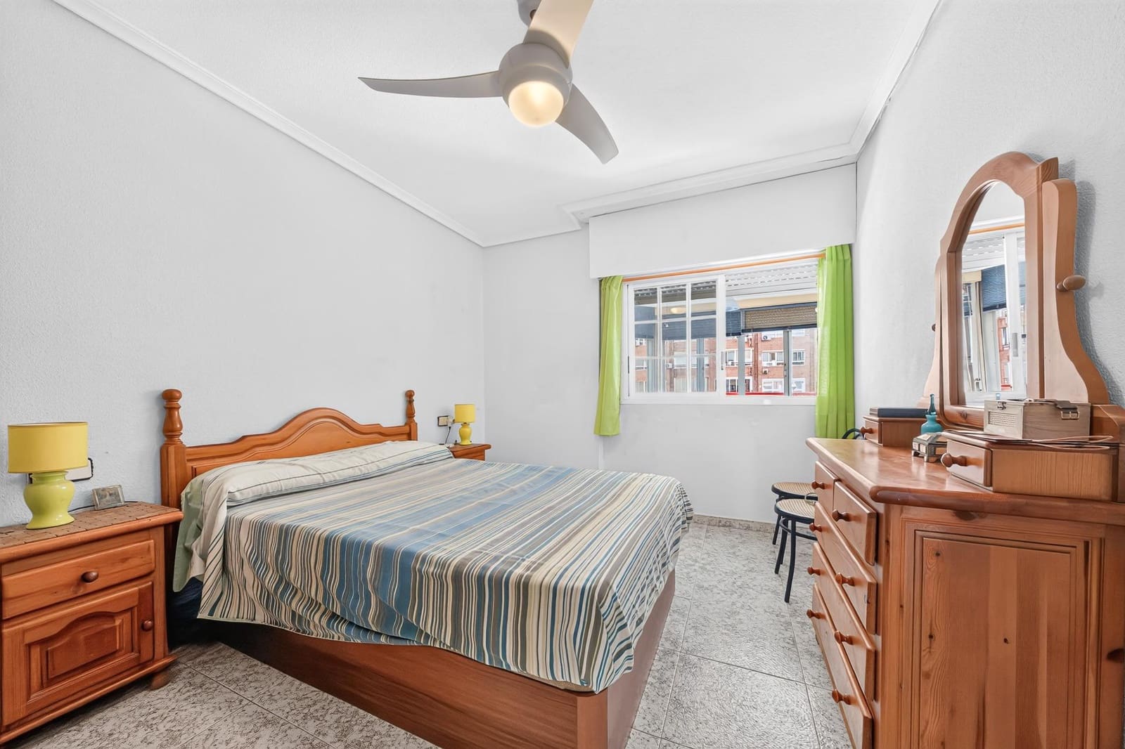 3 soverom Leilighet til salgs i Alicante by med svømmebasseng - € 250 000 (Ref: 10142621)