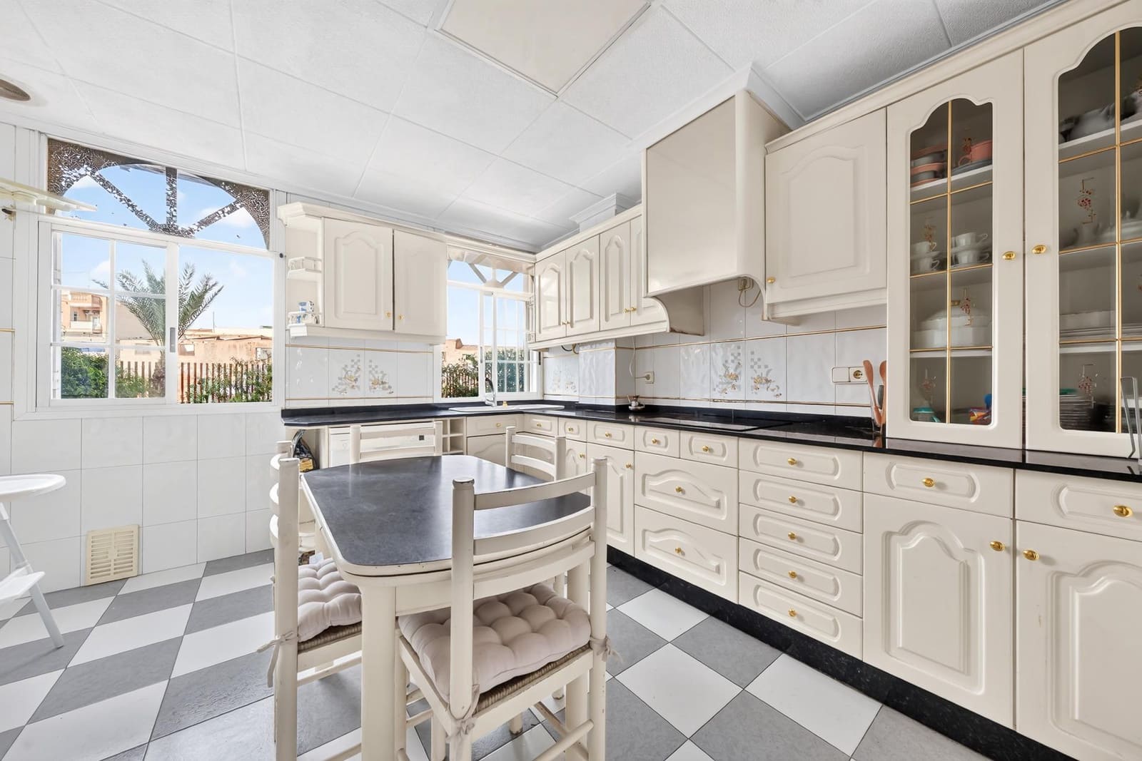 3 soverom Leilighet til salgs i Alicante by med svømmebasseng - € 250 000 (Ref: 10142621)