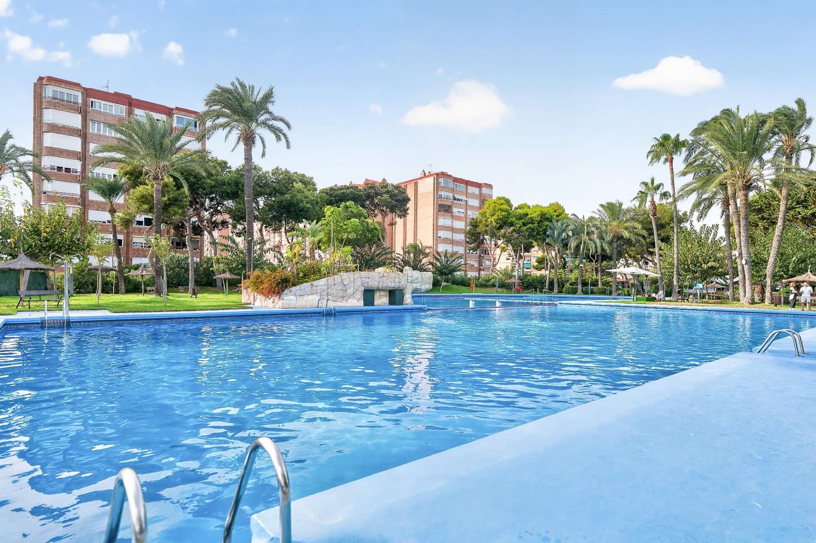3 soverom Leilighet til salgs i Alicante by med svømmebasseng - € 250 000 (Ref: 10142621)