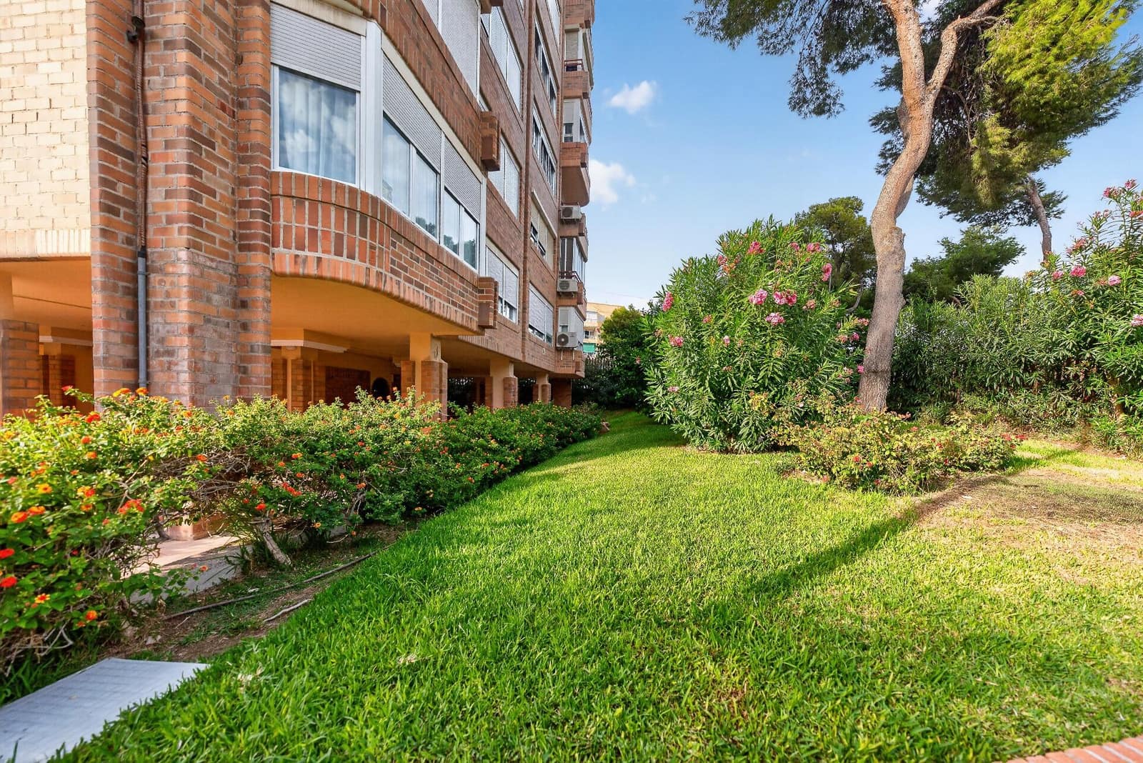3 soverom Leilighet til salgs i Alicante by med svømmebasseng - € 250 000 (Ref: 10142621)