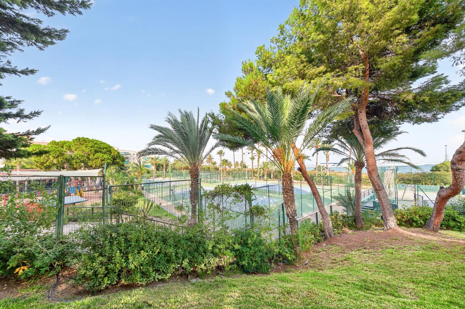 3 soverom Leilighet til salgs i Alicante by med svømmebasseng - € 250 000 (Ref: 10142621)