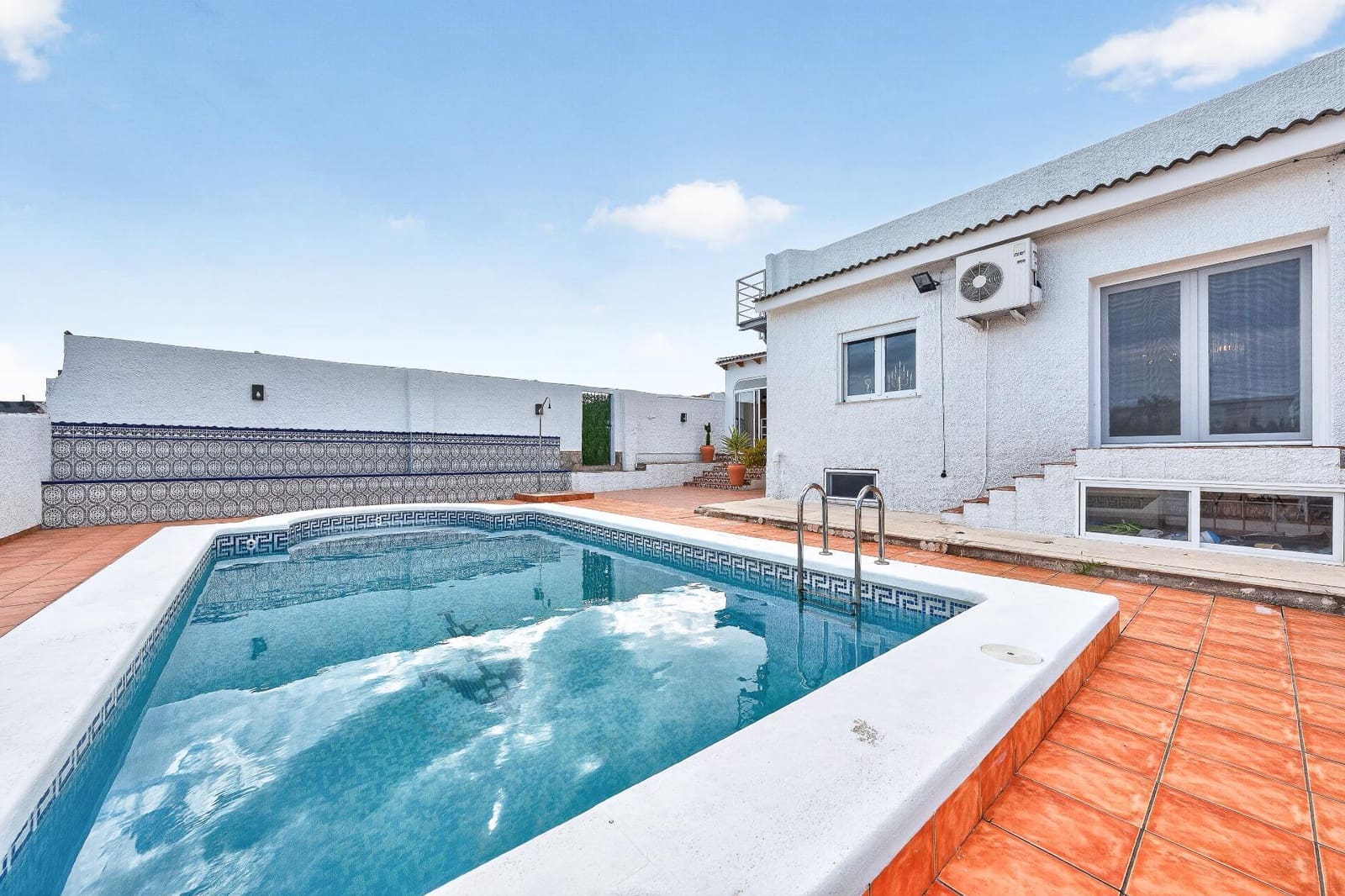 3 bedroom Villa for sale in Muchamiel / Mutxamel with pool - € 585,500 (Ref: 10157915)