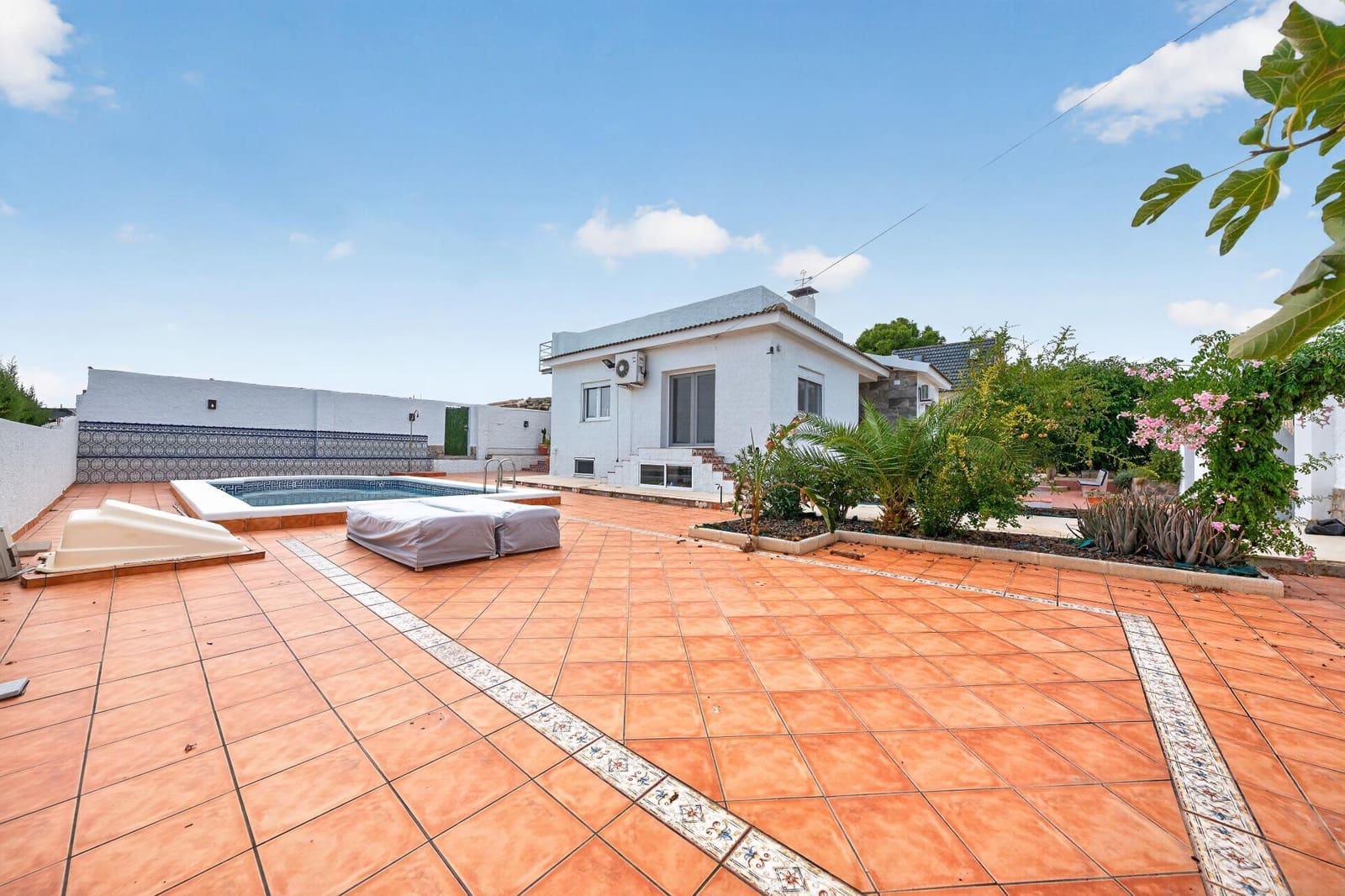 3 bedroom Villa for sale in Muchamiel / Mutxamel with pool - € 585,500 (Ref: 10157915)