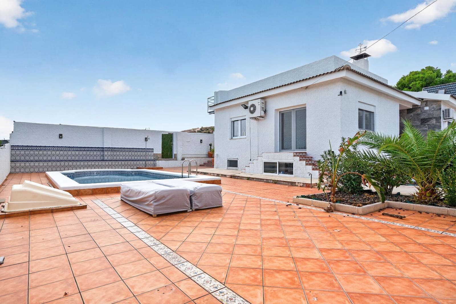 3 bedroom Villa for sale in Muchamiel / Mutxamel with pool - € 585,500 (Ref: 10157915)
