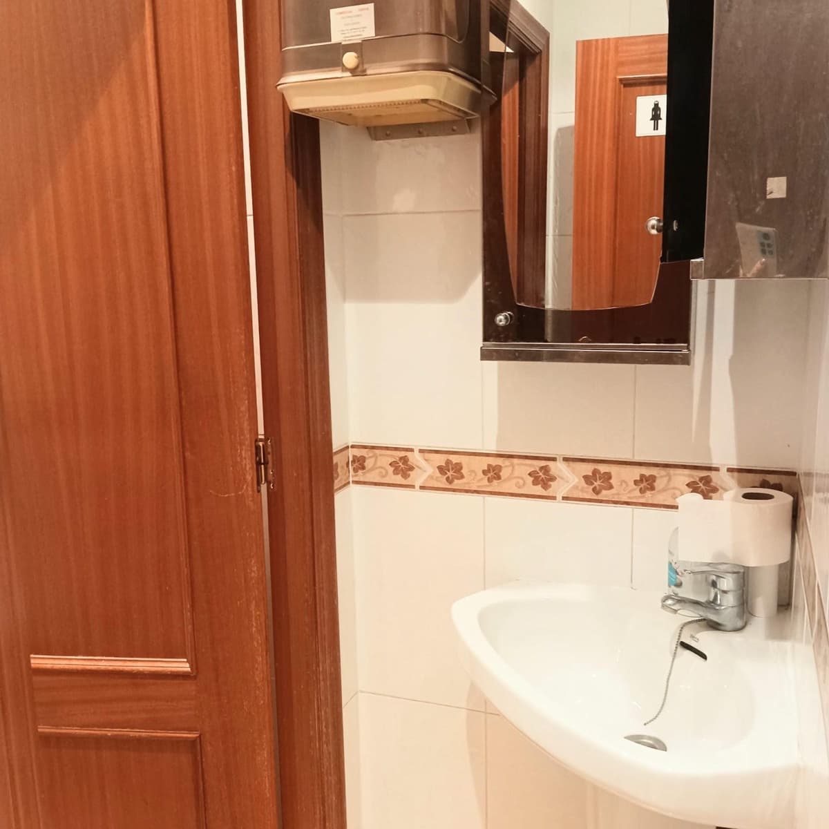 8 bedroom Commercial for sale in Benidorm with garage - € 450,000 (Ref: 10161516)