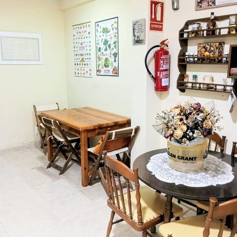 8 chambre Local Commercial à vendre à Juzgados - Plaza de Toros, Benidorm avec garage - 450 000 € (Ref: 10161516)