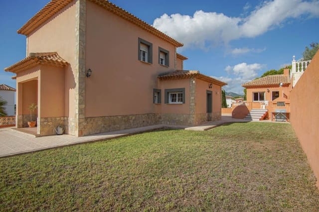 5 soveværelse Villa til salg i Calpe / Calp med swimmingpool garage - € 738.000 (Ref: 10171638)