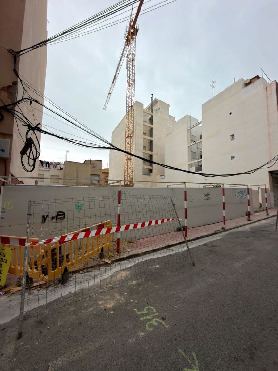 1 soverom Penthouse til salgs i Torrevieja med svømmebasseng garasje - € 200 000 (Ref: 10173948)