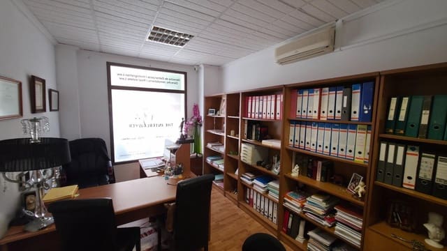 Commercieel te koop in Guardamar del Segura - € 119.000 (Ref: 10177158)