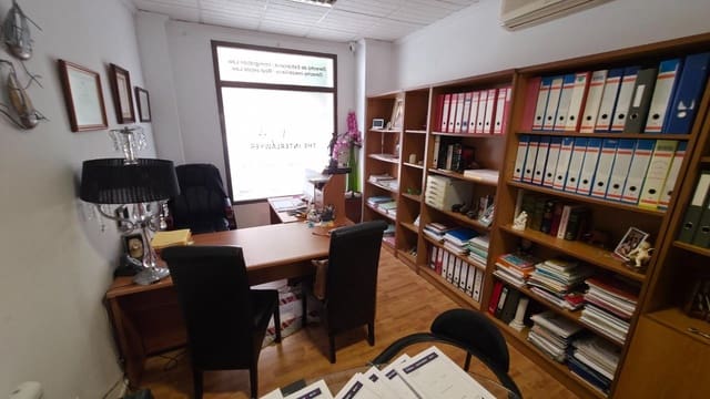 Commercieel te koop in Guardamar del Segura - € 119.000 (Ref: 10177158)