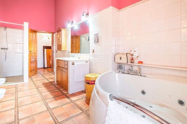 Chalet de 5 habitaciones en Pinoso en venta - 330.000 € (Ref: 8041932)