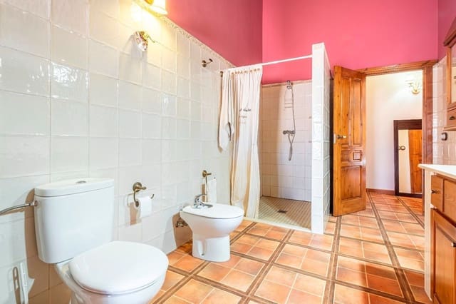 Chalet de 5 habitaciones en Pinoso en venta - 330.000 € (Ref: 8041932)