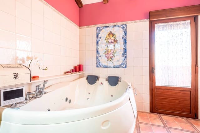 Chalet de 5 habitaciones en Pinoso en venta - 330.000 € (Ref: 8041932)