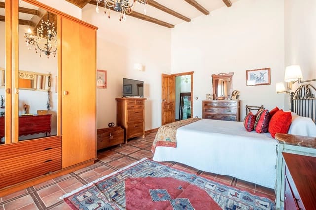 Chalet de 5 habitaciones en Pinoso en venta - 330.000 € (Ref: 8041932)