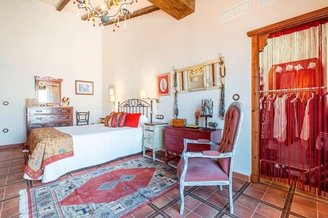 Chalet de 5 habitaciones en Pinoso en venta - 330.000 € (Ref: 8041932)