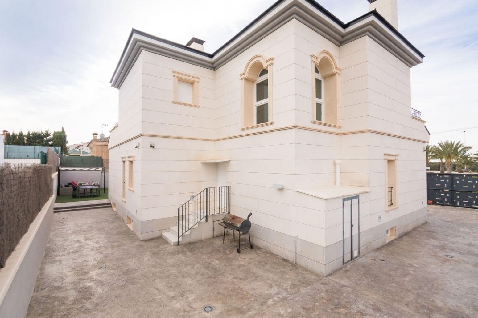 4 sovrum Villa till salu i Arenales del Sol med pool - 1 450 000 € (Ref: 8049762)