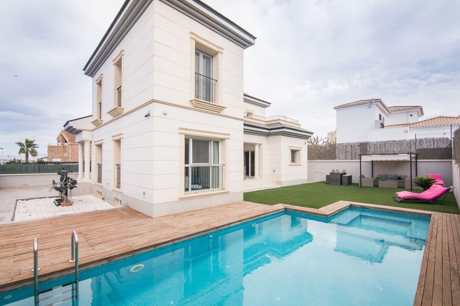 4 sovrum Villa till salu i Arenales del Sol med pool - 1 450 000 € (Ref: 8049762)