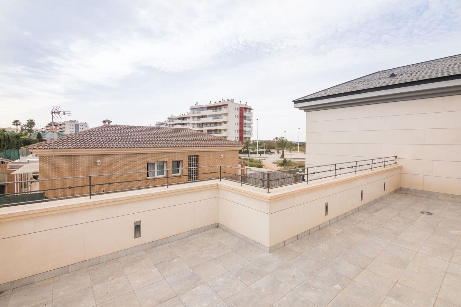 4 sovrum Villa till salu i Arenales del Sol med pool - 1 450 000 € (Ref: 8049762)