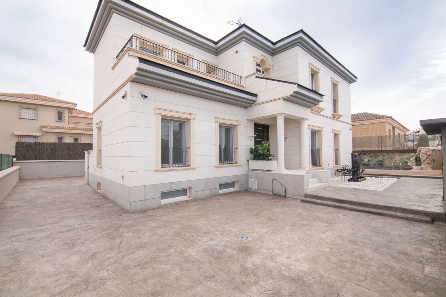 4 sovrum Villa till salu i Arenales del Sol med pool - 1 450 000 € (Ref: 8049762)