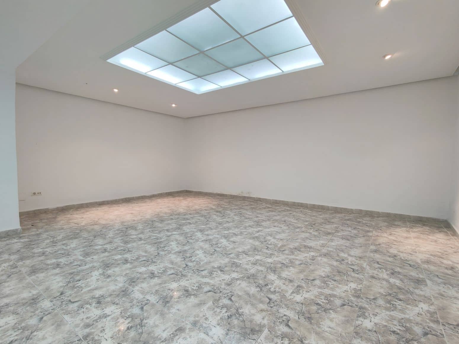 Erhverv til salg i Elche / Elx - € 89.990 (Ref: 8049776)