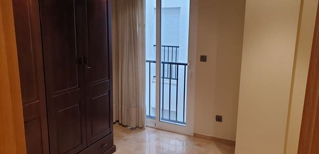 Piso de 3 habitaciones en Elche / Elx en venta con garaje - 199.999 € (Ref: 8049777)