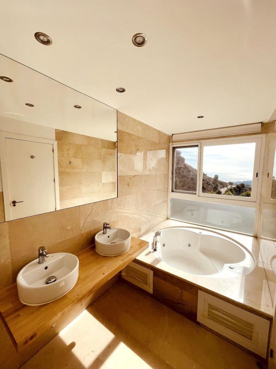 4 makuuhuone Huvila myytävänä paikassa Altea mukana uima-altaan 
autotalli - 1 165 000 € (Ref: 8052341)