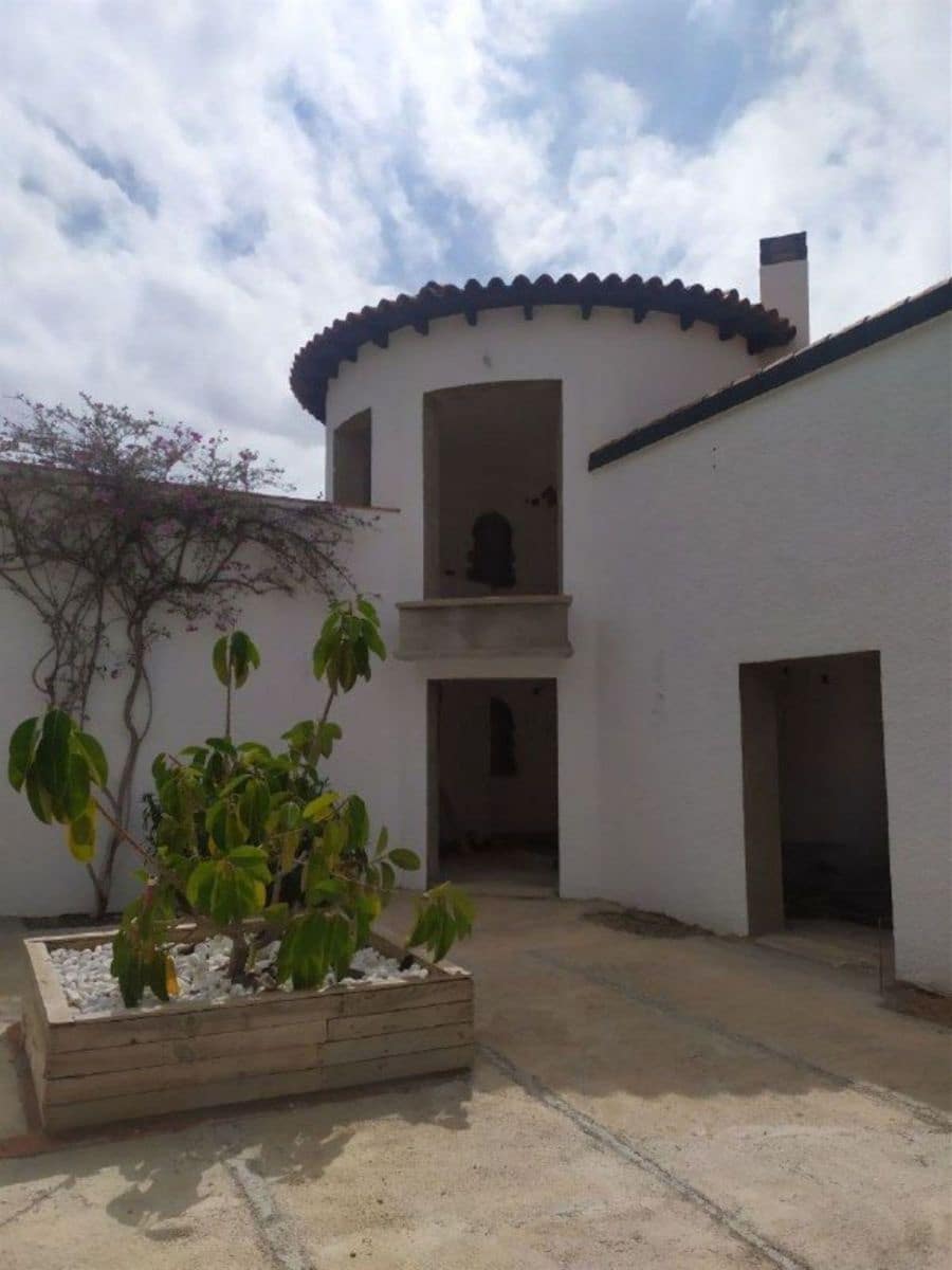 Apartment for sale in Alfaz del Pi / L'Alfas del Pi - € 5,499,000 (Ref: 8071637)