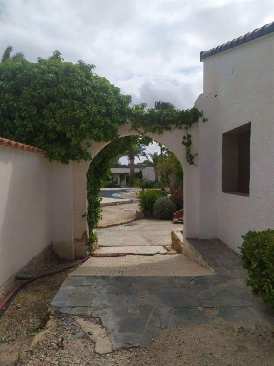 Apartment for sale in Alfaz del Pi / L'Alfas del Pi - € 5,499,000 (Ref: 8071637)