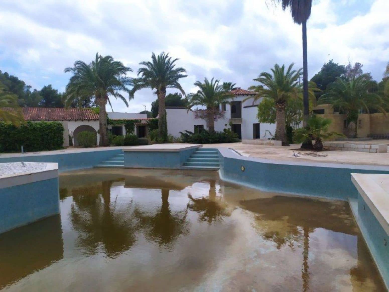 Apartment for sale in Alfaz del Pi / L'Alfas del Pi - € 5,499,000 (Ref: 8071637)