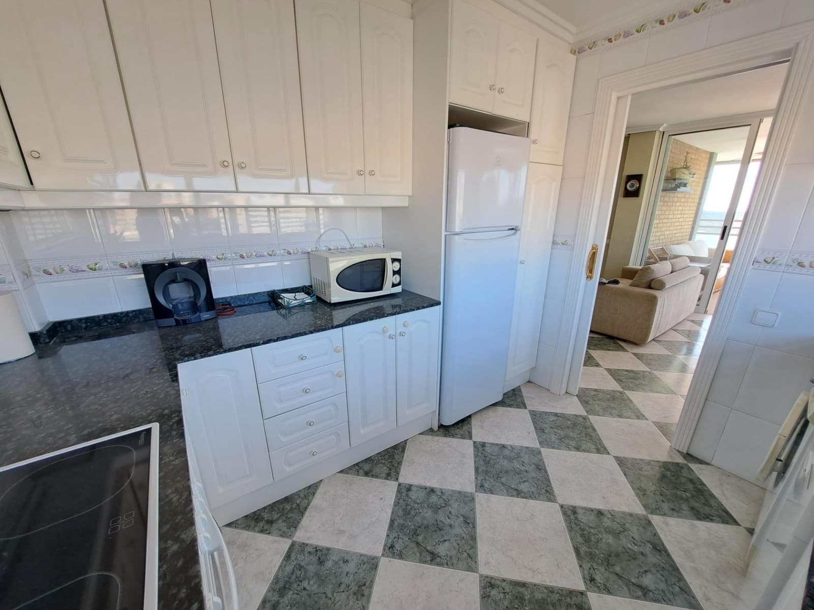 3 slaapkamer Appartement te huur in Playa de San Juan met zwembad garage - € 1.800 (Ref: 8083195)
