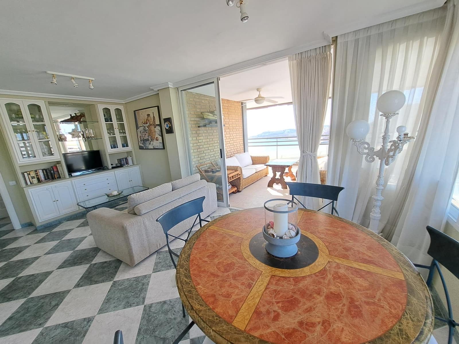 3 slaapkamer Appartement te huur in Playa de San Juan met zwembad garage - € 1.800 (Ref: 8083195)