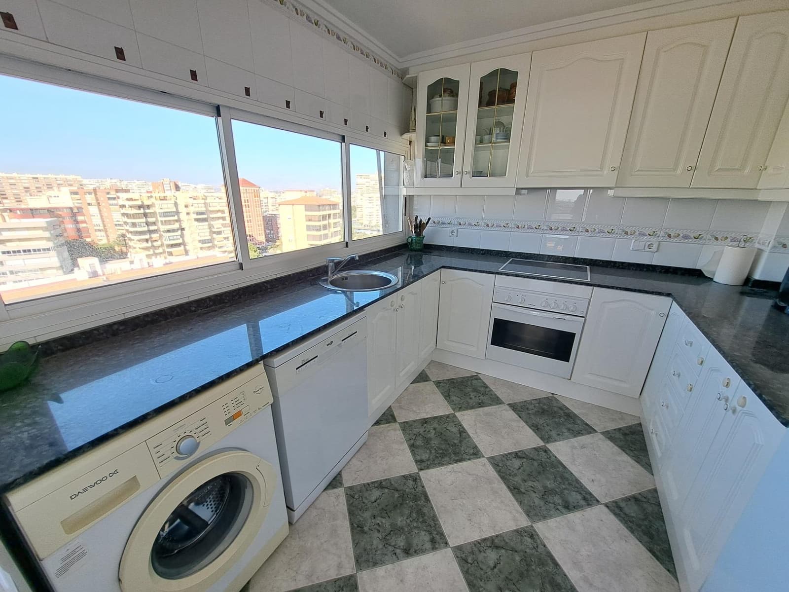 3 slaapkamer Appartement te huur in Playa de San Juan met zwembad garage - € 1.800 (Ref: 8083195)