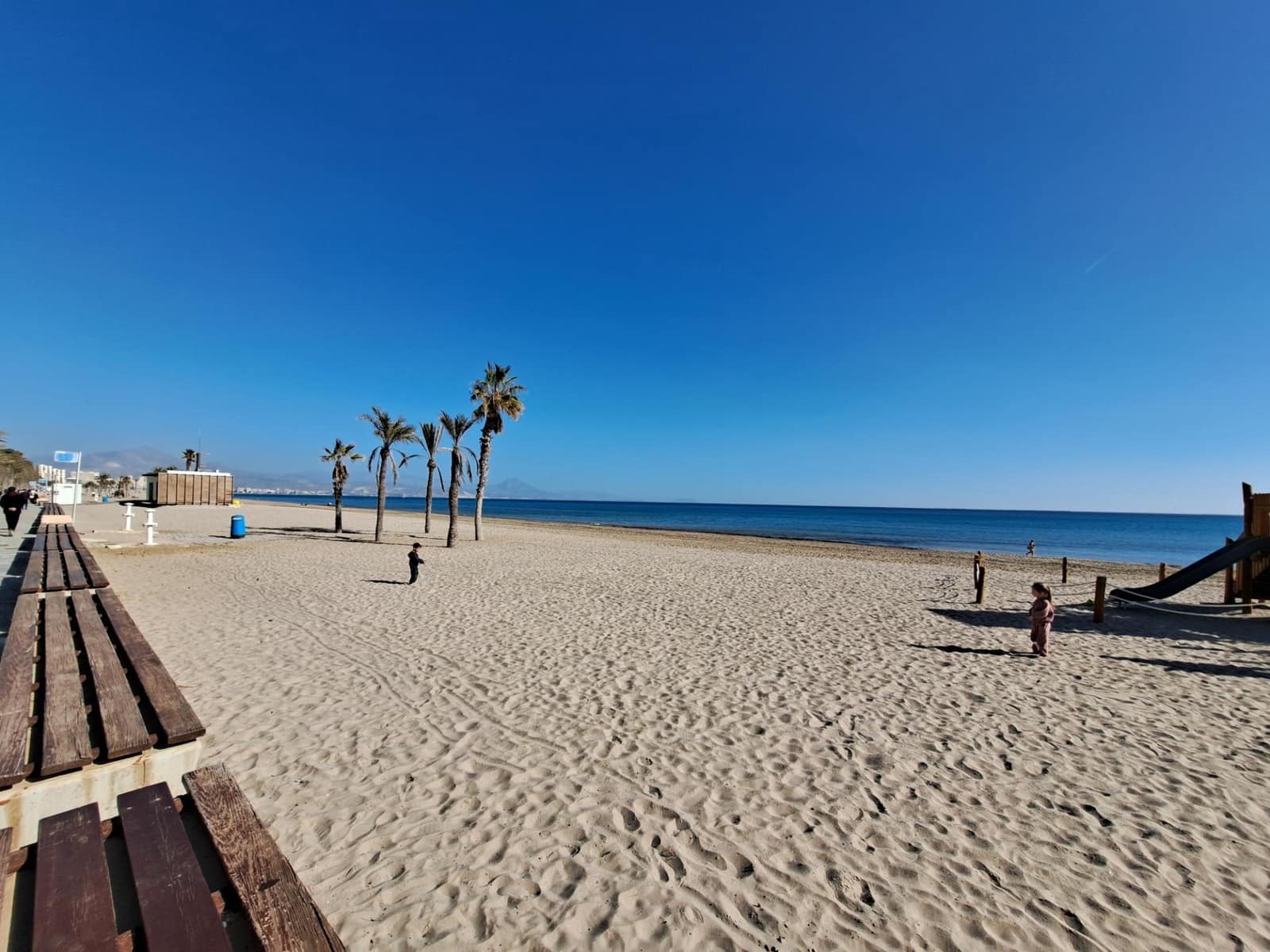 3 slaapkamer Appartement te huur in Playa de San Juan met zwembad garage - € 1.800 (Ref: 8083195)