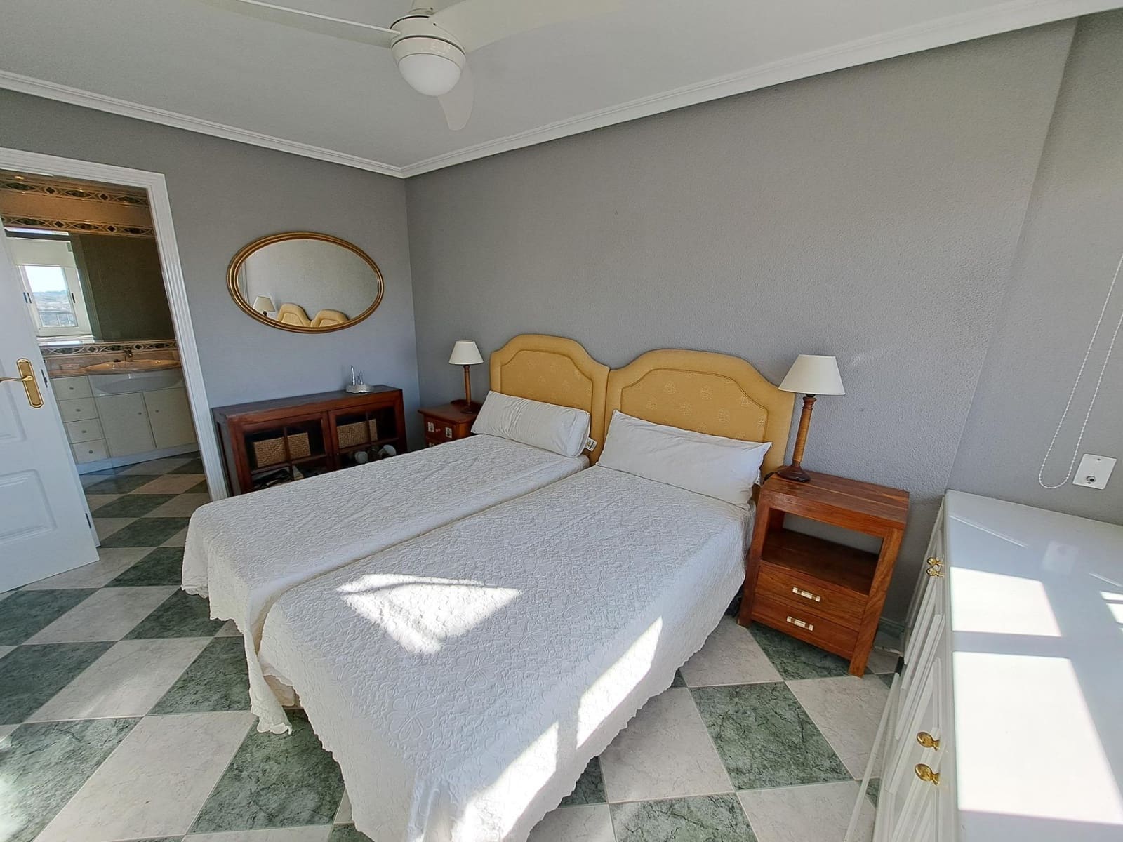 3 slaapkamer Appartement te huur in Playa de San Juan met zwembad garage - € 1.800 (Ref: 8083195)