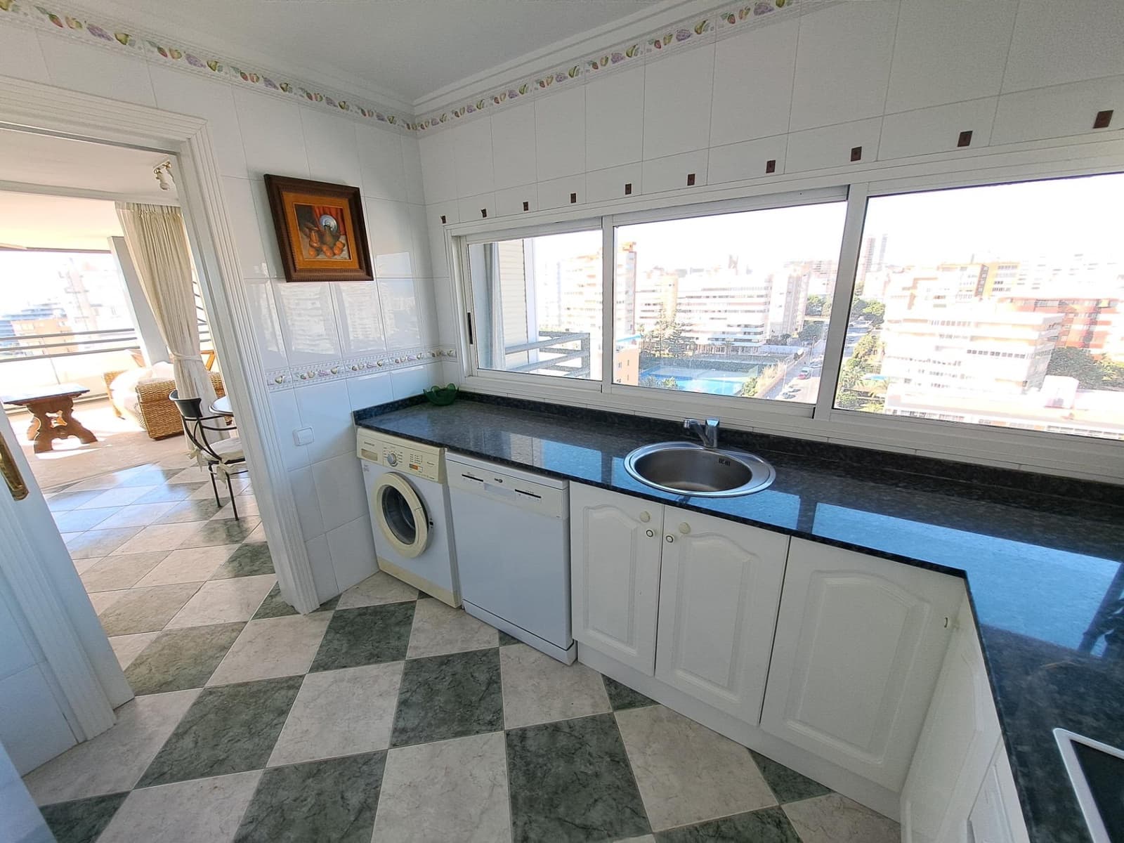 3 slaapkamer Appartement te huur in Playa de San Juan met zwembad garage - € 1.800 (Ref: 8083195)