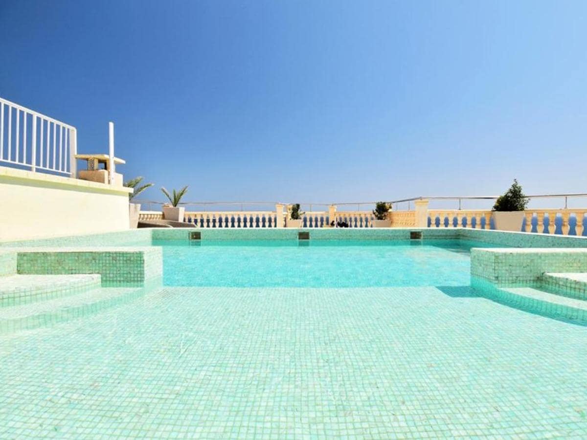 24 makuuhuone Hotelli myytävänä paikassa Benidorm mukana uima-altaan - 7 000 000 € (Ref: 8108734)