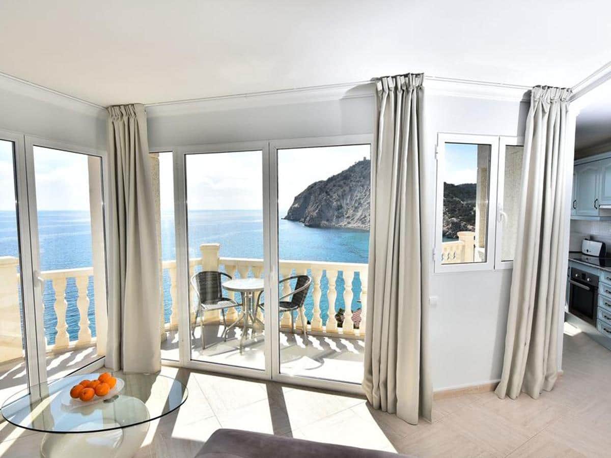 24 makuuhuone Hotelli myytävänä paikassa Benidorm mukana uima-altaan - 7 000 000 € (Ref: 8108734)