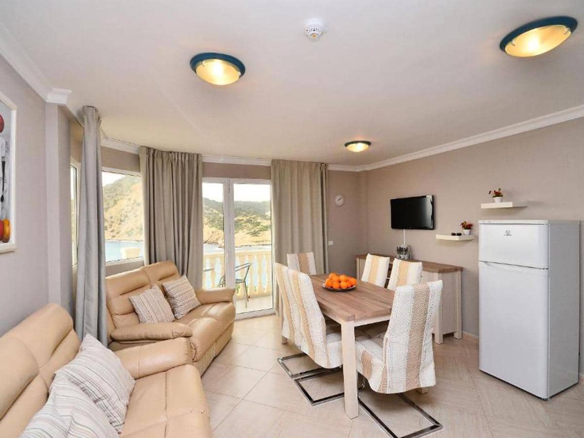 24 makuuhuone Hotelli myytävänä paikassa Benidorm mukana uima-altaan - 7 000 000 € (Ref: 8108734)