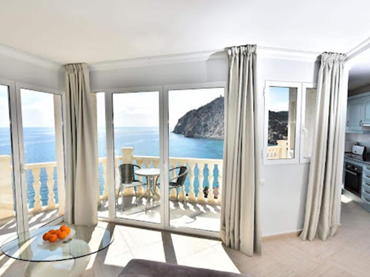 24 makuuhuone Hotelli myytävänä paikassa Benidorm mukana uima-altaan - 7 000 000 € (Ref: 8108734)